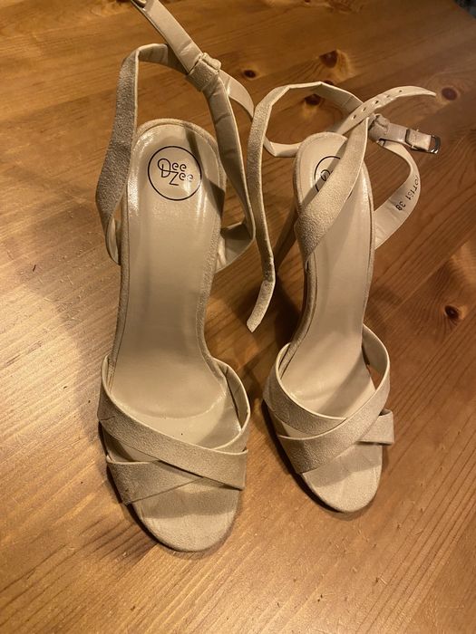 Nowe Buty na obcasie Sandalki roz. 38