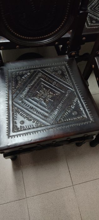 Cadeiras madeira em couro