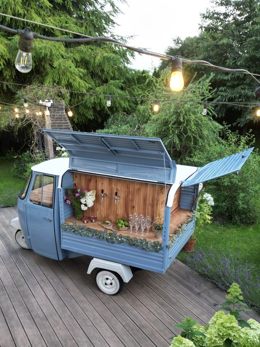 Piaggio Ape prosecco van/drink bar