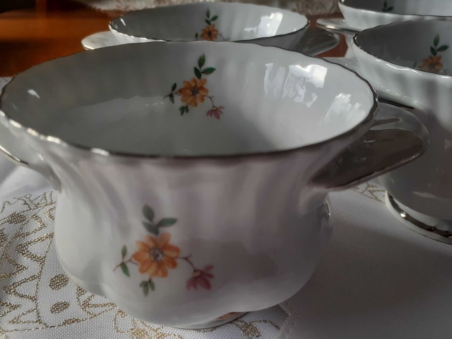 Sliczny unikalny kpl 6 sztuk bulionowek Chodziez prl stan bdb 10/14/7