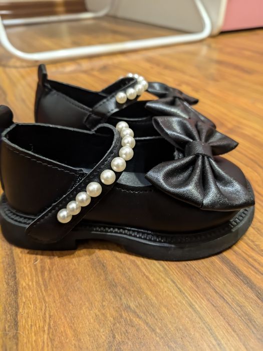 Buty dla dziewczynki r. 24