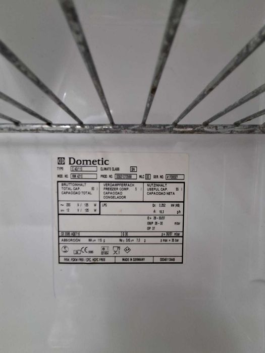 Frigorífico Dometic tri-valente (12V / 220V / Gás) para Caravana/Autocaravana