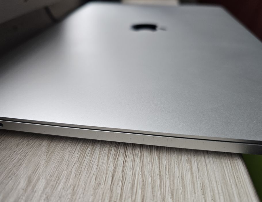 Apple MacBook Pro 13 2020 (A2251) / 16 GB RAM / 512 GB SSD / 4x Thunderbolt 3