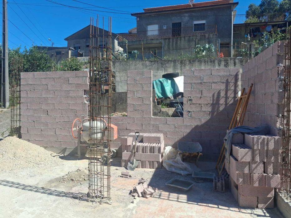 Terraplanagens, Escavações, Limpeza de Terrenos e Serviços de Obra ao Dia