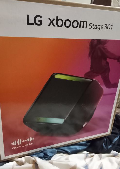 Coluna LG Nova, ainda dentro da caixa.