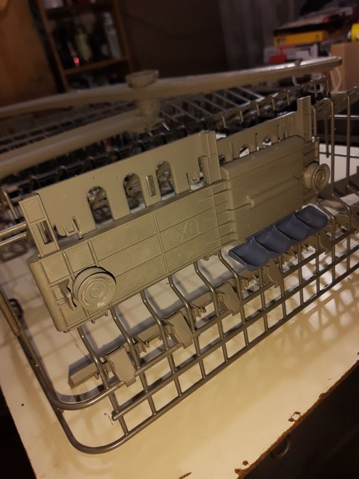 Kosz i nakrętka zmywarki Bosch