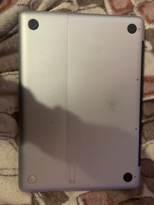 Apple MacBook 2008 року під відновлення або на запчастини