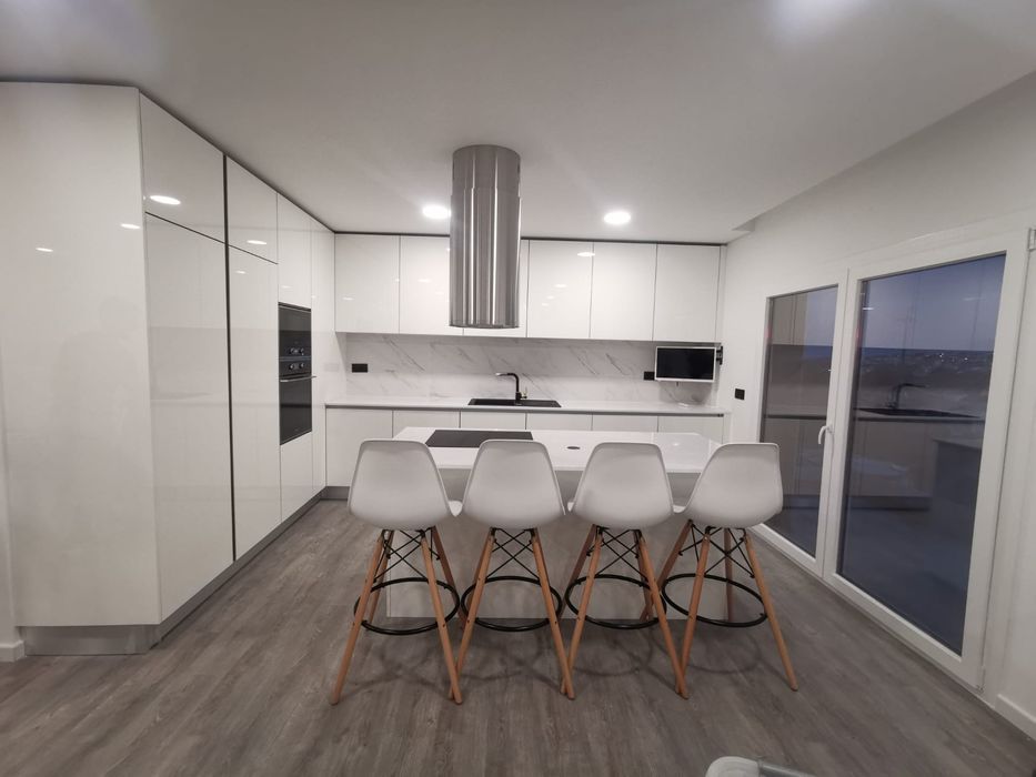 Cozinhas e roupeiros por medida