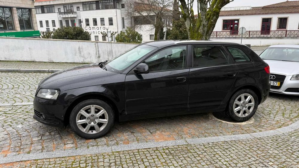 Audi A3 Sportback 8P 1.9 TDI com caixa automática