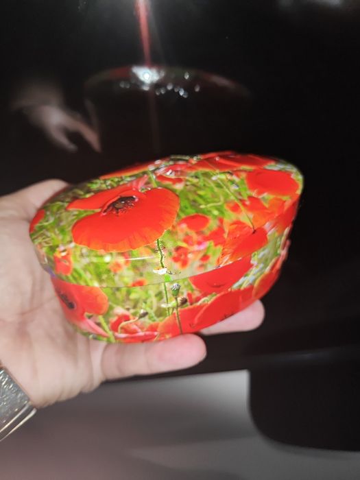 Жестяная коробочка,маки