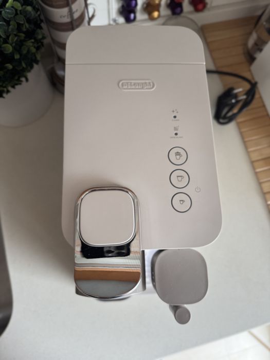 Máquina de Café DELONGHI Nespresso Lattissima One