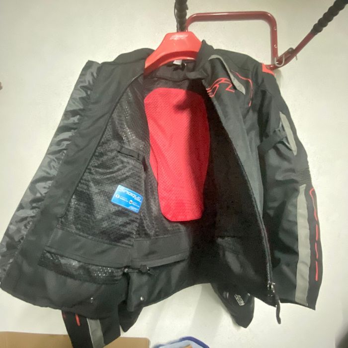 Vendo 2 casacos RST