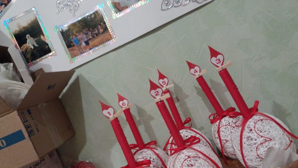 Праздничный или свадебный красно-белый декор