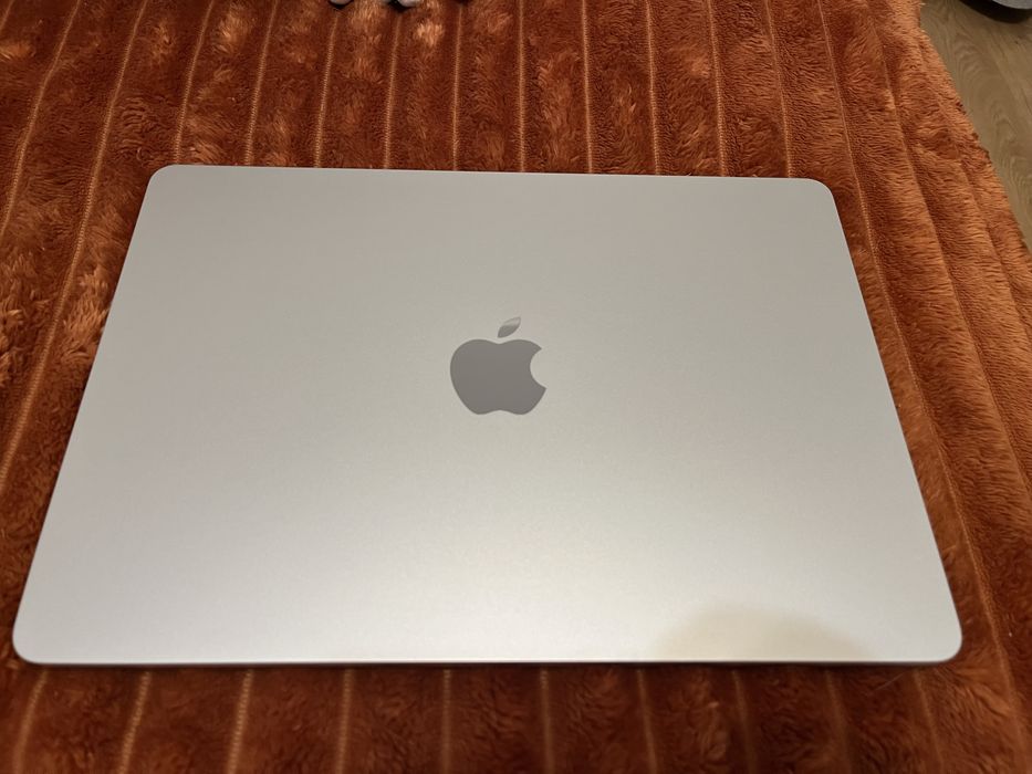 MacBook Air M3 2024