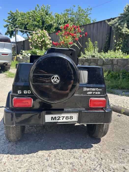 дитяча машинка на аккумуляторі та пульту mercedes g80