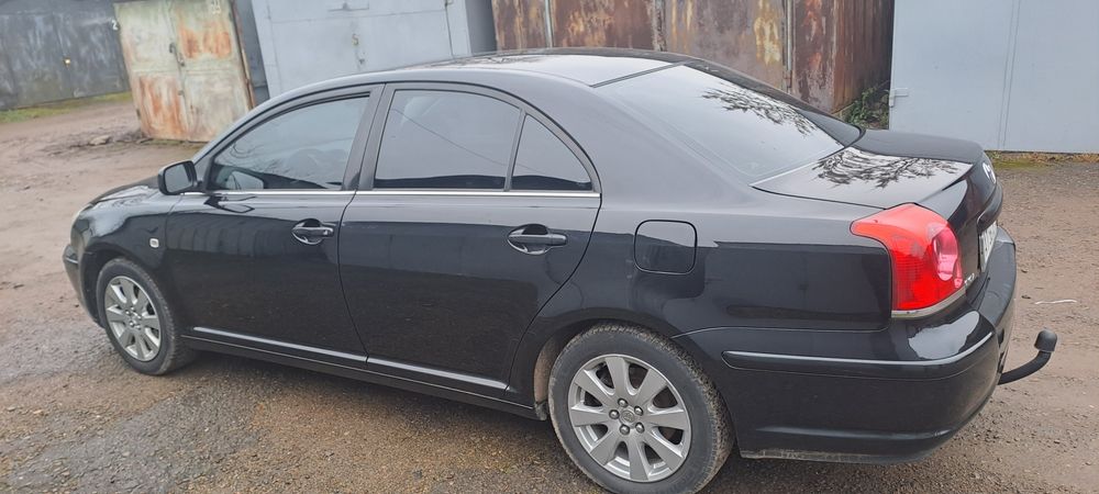 Toyota Avensis 1.8 бензин