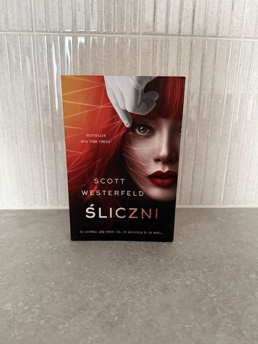 Śliczni, Scott Westerfeld