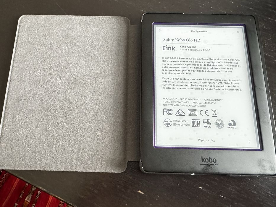 Kobo Glo HD E-Reader + Case477552848887490560