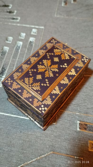 Шкатулка школи маркетрі інкрустації соломою