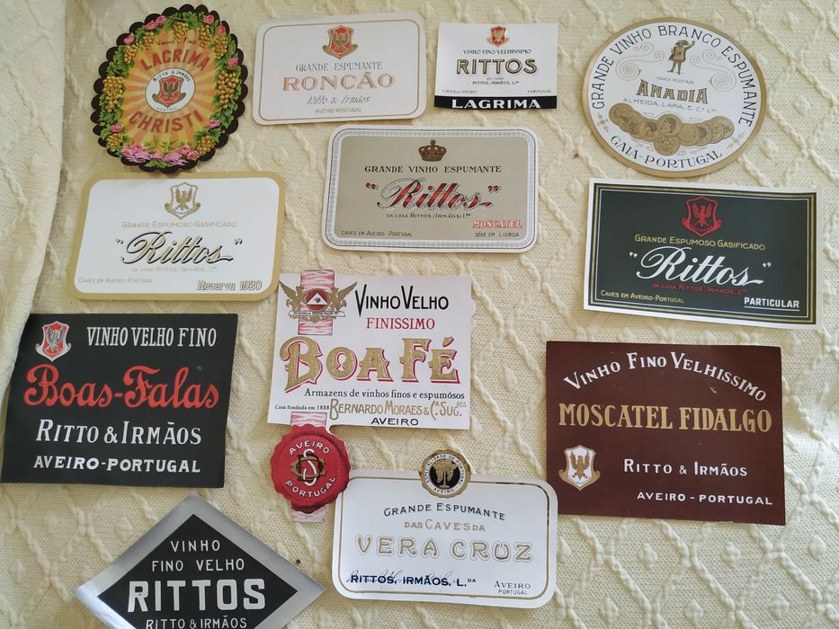 Rótulos antigos de publicidade a licores, vinhos e outros