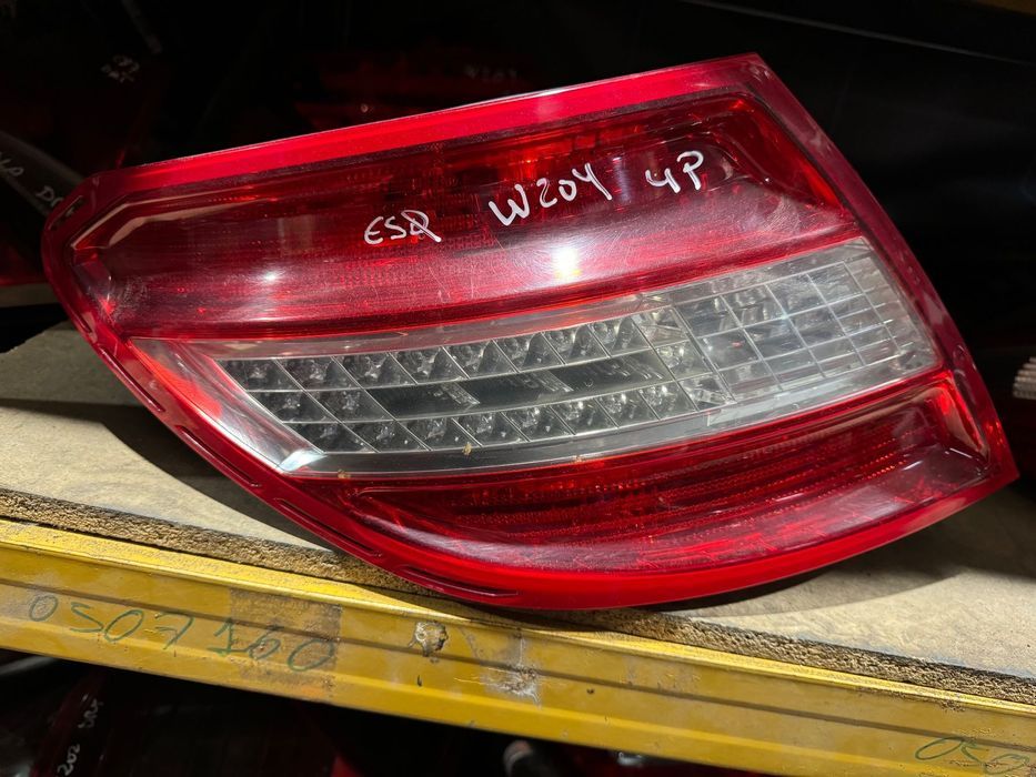 Farolim traseiro esquerdo Mercedes W204 4 portas