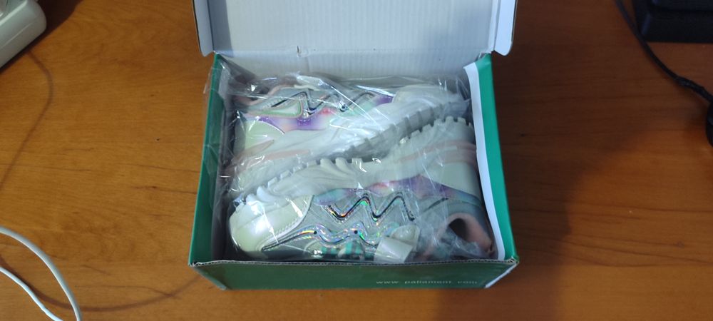 Дитячі утеплені кросівки на дівчинку світлі рожеві легені на липучці