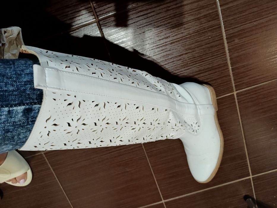Białe Kozaki typu Snickers 39/40
