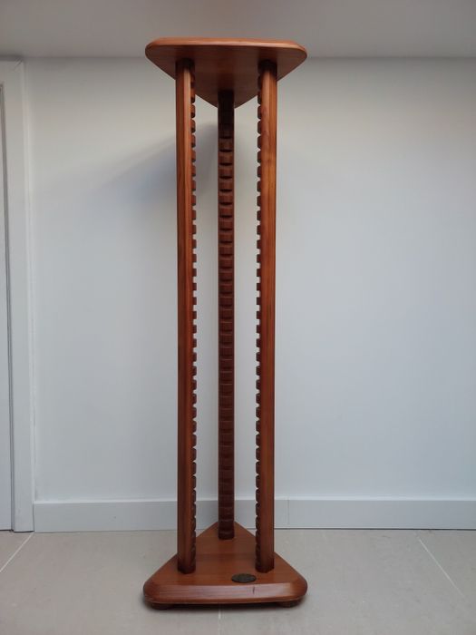 Estante em madeira para Cd's