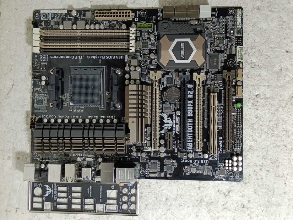 Материнська плата AMD ASUS SABERTOOTH 990XF R2.0 sAM3+ під FX ТОПОВА!