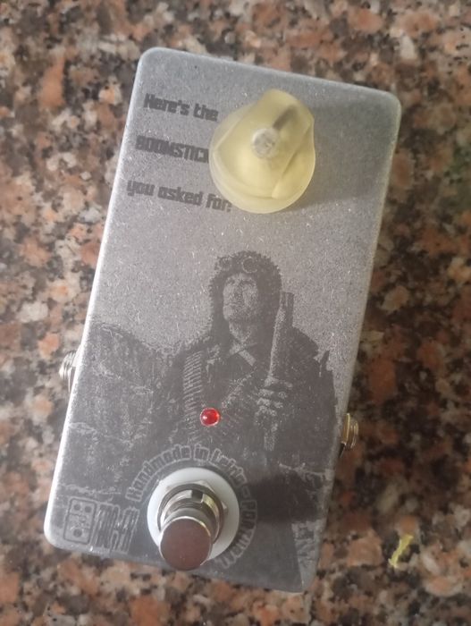 clone pedal que guitarra Mr black doomstick