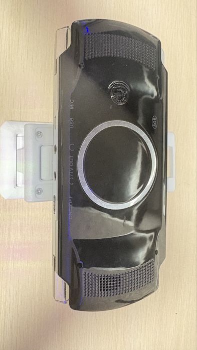 Продам консоль игровю полностю робочея