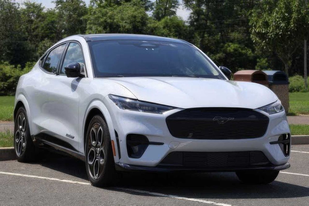 Ford Mustang Mach-E GT      2023