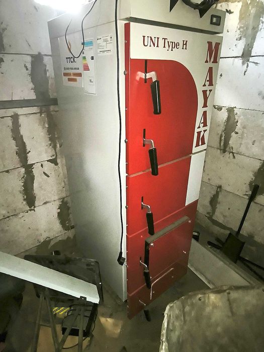 Власний двоповерховий будинок у Макарові з гаражем та садом за ціною квартири!