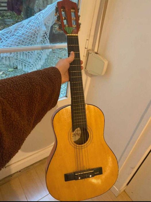 Guitarra pequena Bontempi classica