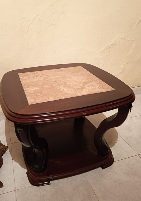 Mesa de sala de estar com pedra