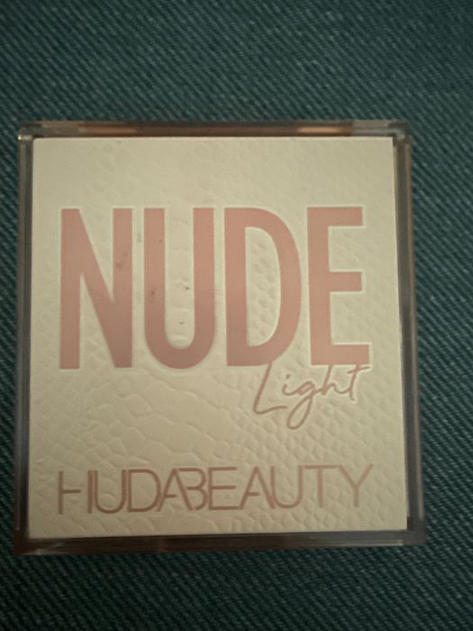 Paletka cieni Huda Beauty Nude Light