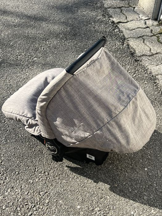 Carrinho e ovo da Pierre Cardin