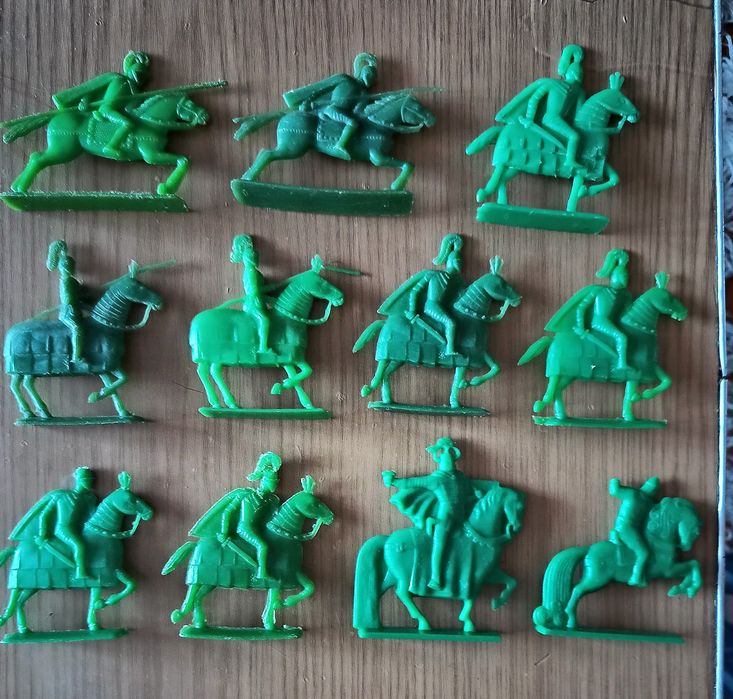 Продам плоских солдатиков СССР, в объявлении не все есть ещё такие же