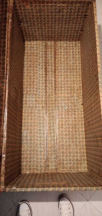 Arca antiga em madeira e metal – para restauro