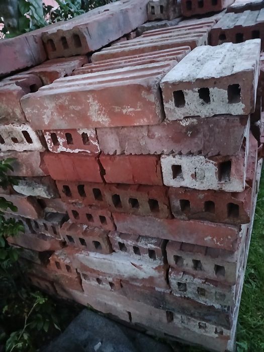 Cegła z rozbiórki PRL