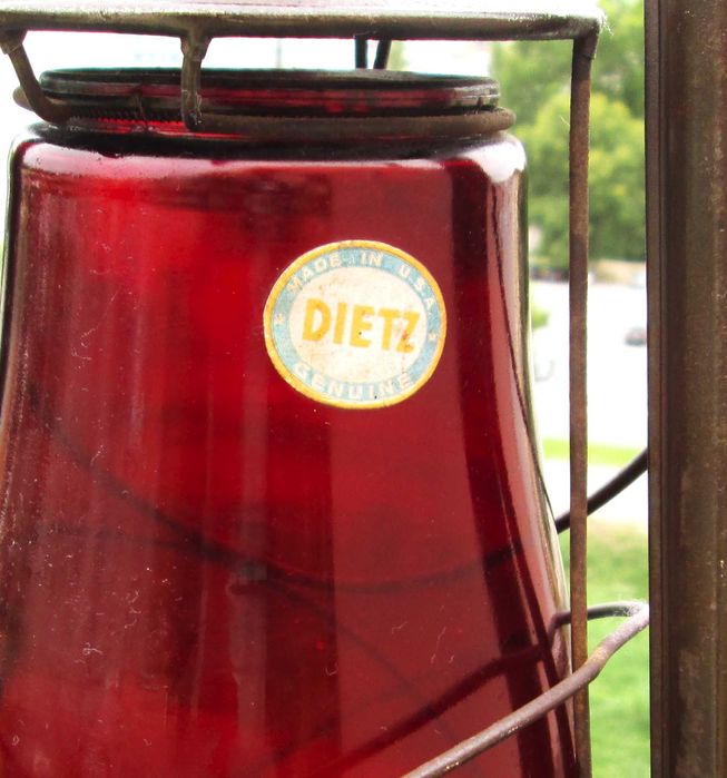 Antiga Lanterna a Petróleo com Vidro VERMELHO dos Caminhos de Ferro