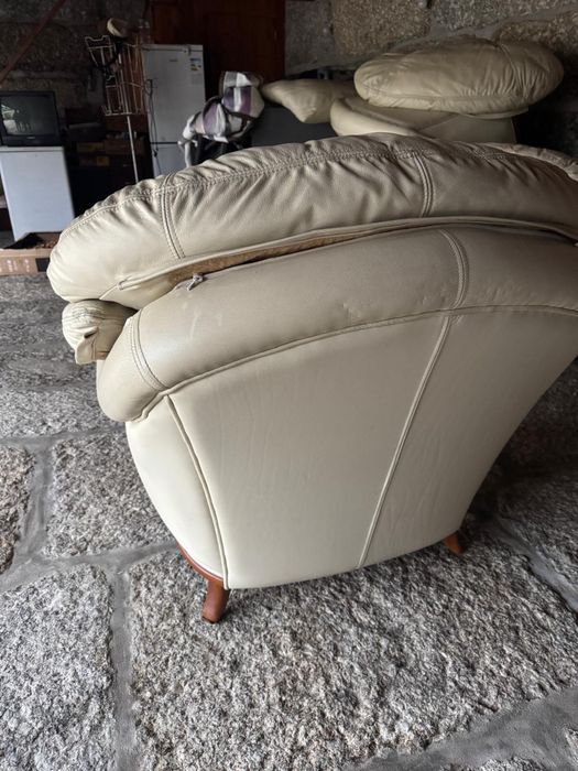 Sofas em pele cor creme
