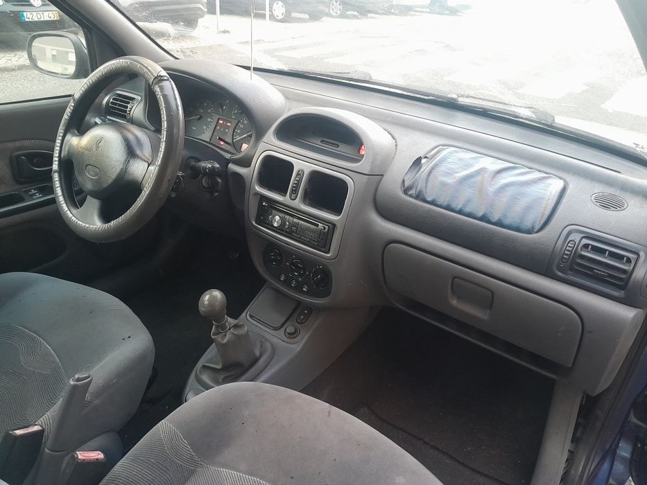 Renault  clio 1.2 i  full estras AC