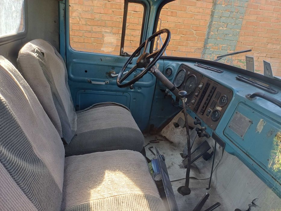 "ЗІЛ 130 автокран" у гарному стані.