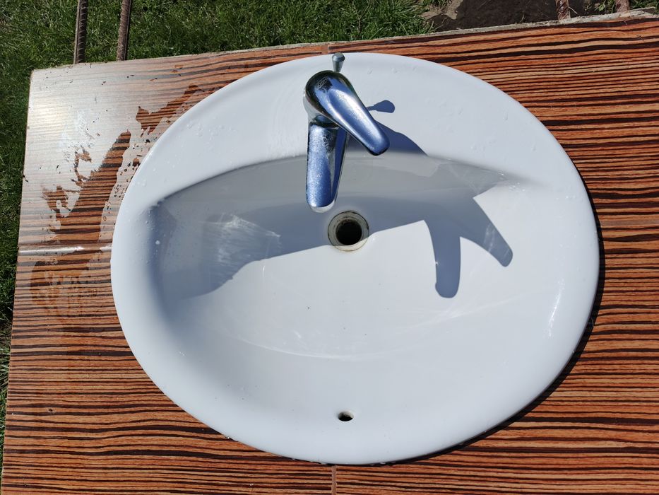 Umywalka Roca wpuszczana w szafkę