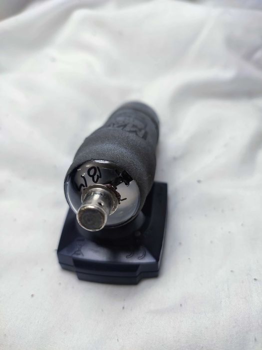 Válvula rádio antigo TH41