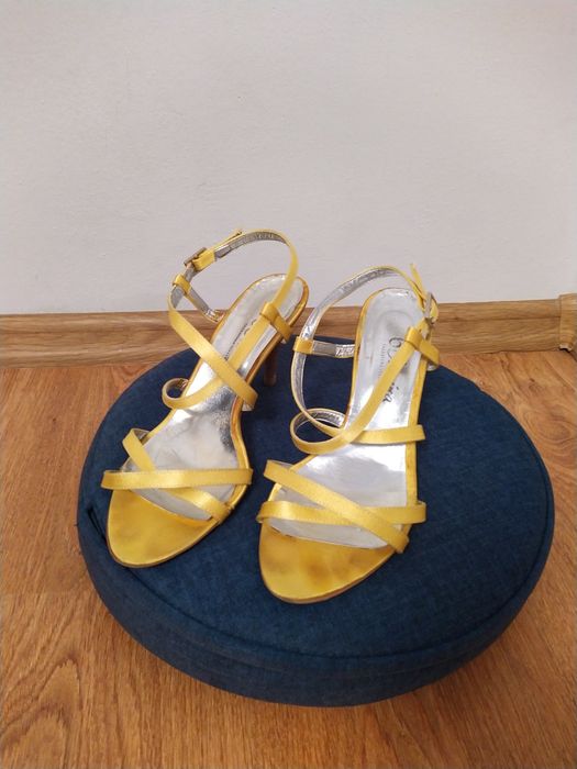 Żółte sandałki 38 szpilki