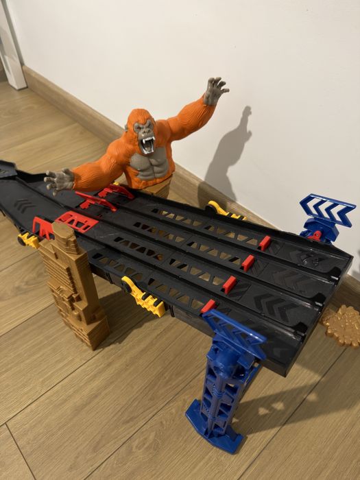 Pista Gorila Ataque METAL MACHINES