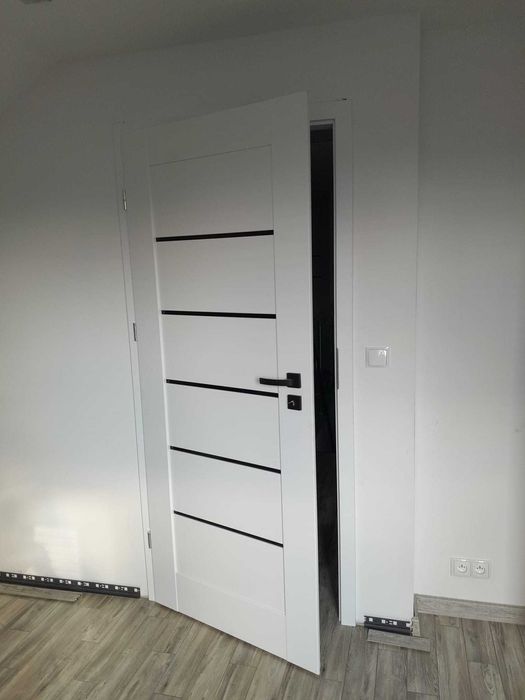 Okna, bramy, drzwi, parapety, panele. Sprzedaż i montaż