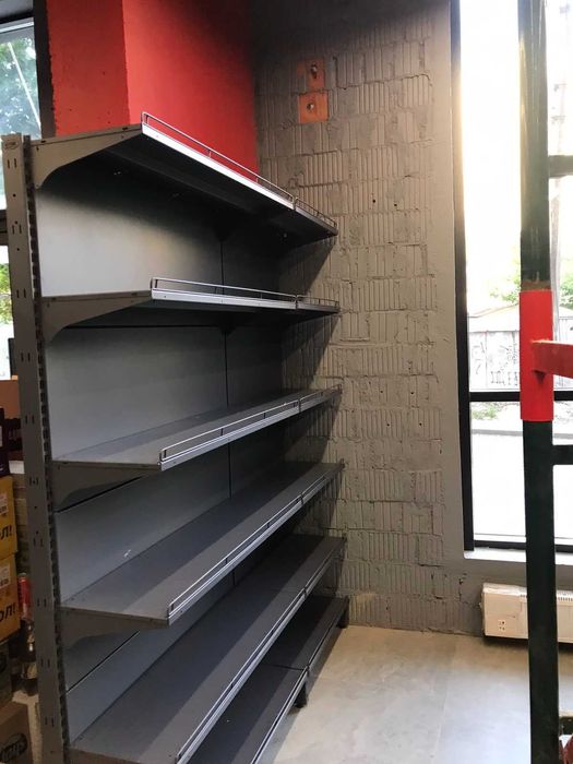 Торгові стелажі. Каса прилавок. Полки. Торгове обладнання. Вітрина